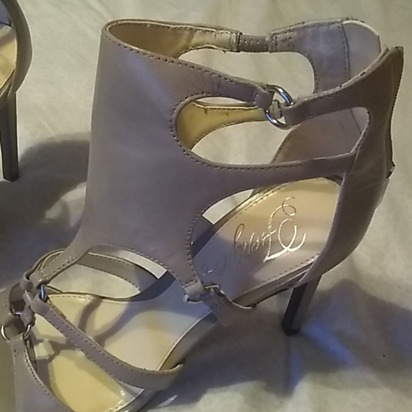 Heels - Picture 6 of 6